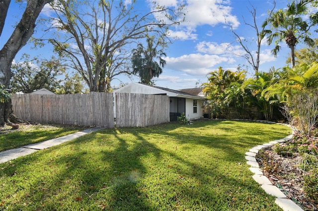 610 N Woodlynne Ave, Tampa, FL 33609 - view of yard with fence