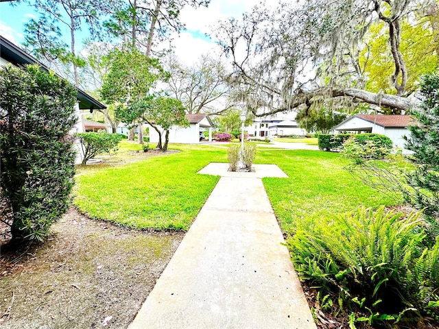 view of yard with a residential view