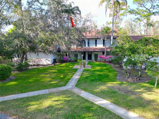 view of front of house featuring a porch and a front yard