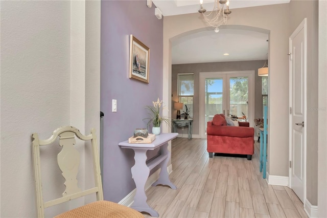 3408 W Bay Ave, Tampa, FL 33611 - entrance foyer featuring arched walkways, light wood-style flooring, and baseboards