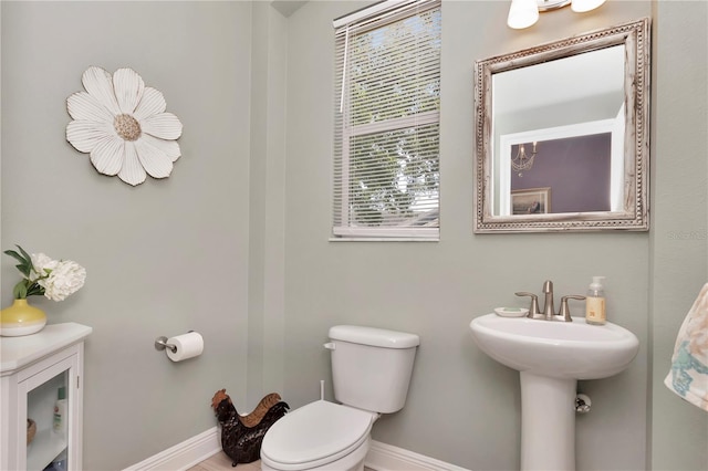 3408 W Bay Ave, Tampa, FL 33611 - half bathroom featuring baseboards and toilet