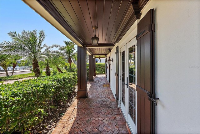 2320 Coffee Pot Blvd NE, Saint Petersburg, FL 33704 - photo 7