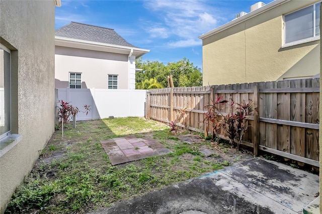 3206 W Azeele St Unit 126, Tampa, FL 33609 - fenced backyard with a patio area