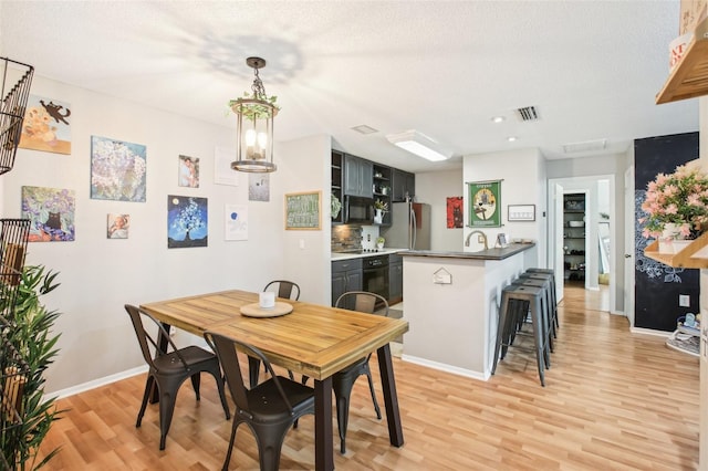 9481 Highland Oak Dr Unit 1616, Tampa, FL 33647 - dining space with light wood-style flooring, baseboards, a textured ceiling, and recessed lighting