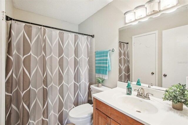 9481 Highland Oak Dr Unit 1616, Tampa, FL 33647 - full bathroom with toilet, vanity, and a shower with curtain