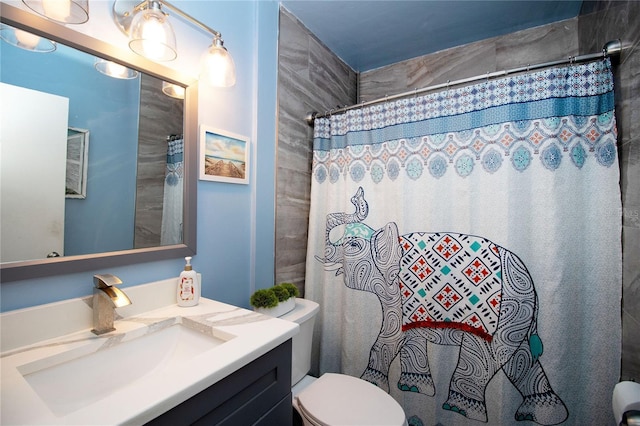 2132 40th Ave N, Saint Petersburg, FL 33714 - bathroom featuring vanity, toilet, and curtained shower