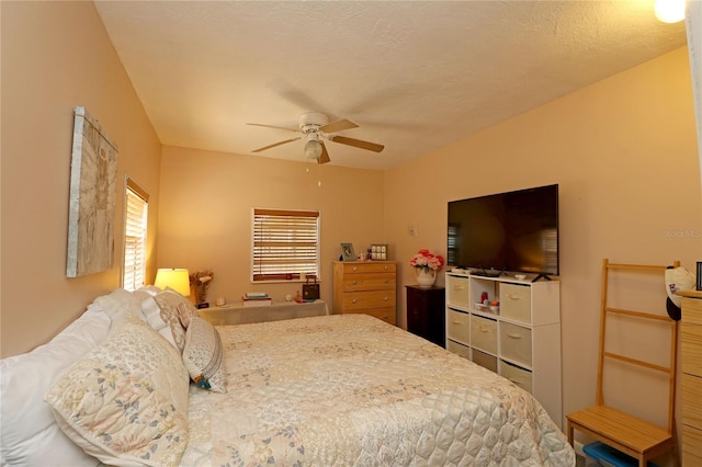 2132 40th Ave N, Saint Petersburg, FL 33714 - bedroom with a ceiling fan