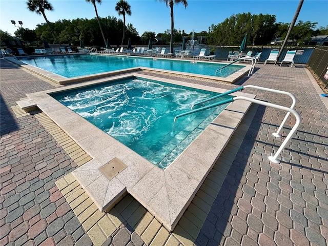 1423 Pine Glen Ln Unit D2, Tarpon Springs, FL 34688 - community pool with a hot tub
