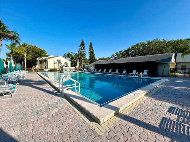 1423 Pine Glen Ln Unit D2, Tarpon Springs, FL 34688 - community pool with a patio area