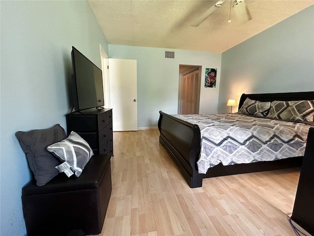 1423 Pine Glen Ln Unit D2, Tarpon Springs, FL 34688 - bedroom featuring light wood-type flooring, a textured ceiling, ceiling fan, and baseboards