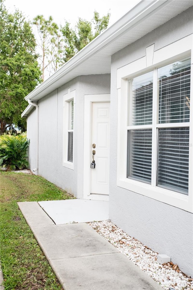 property entrance featuring stucco siding