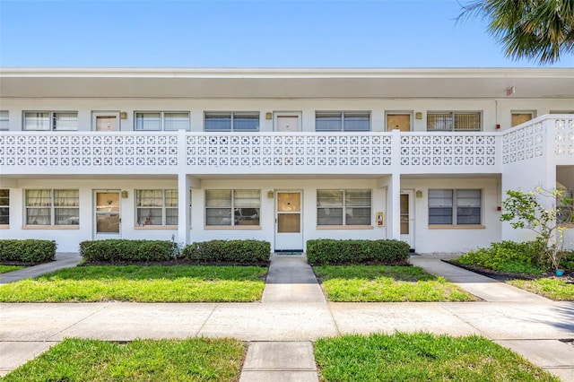 1000 79th Ave N Unit 211, Saint Petersburg, FL 33702 - townhome / multi-family property featuring stucco siding