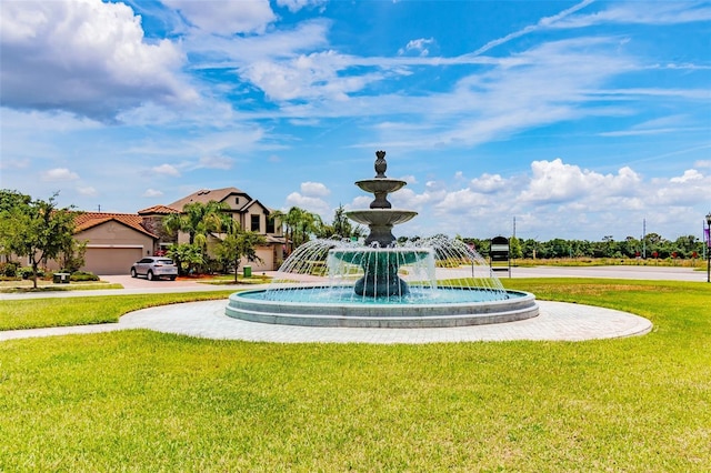 view of property's community featuring a yard