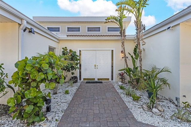5430 Avenida Del Mare, Sarasota, FL 34242 - doorway to property featuring stucco siding and a tile roof