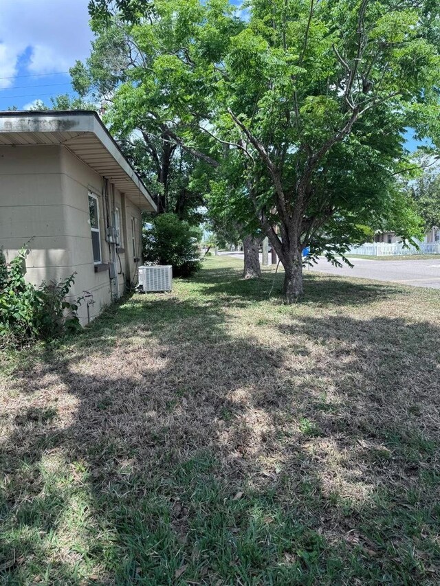1211 NE 4th St, Mulberry, FL 33860 - view of yard featuring cooling unit