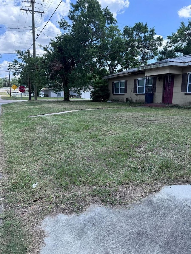 1211 NE 4th St, Mulberry, FL 33860 - view of grassy yard