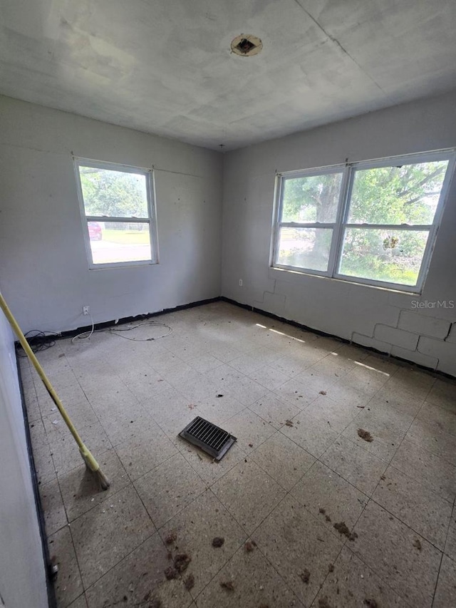 1211 NE 4th St, Mulberry, FL 33860 - empty room with baseboards