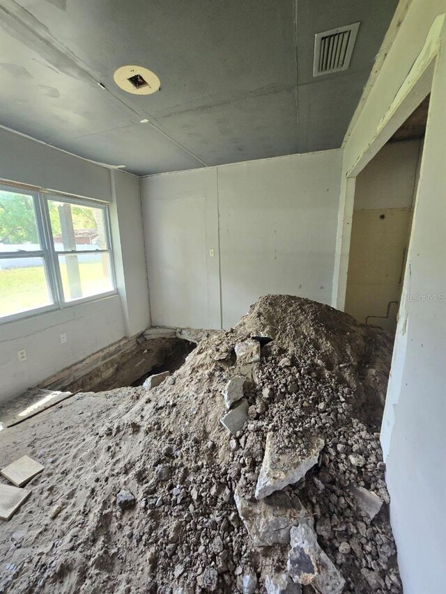 1211 NE 4th St, Mulberry, FL 33860 - view of empty room