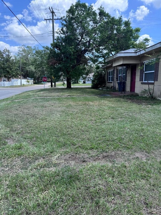 1211 NE 4th St, Mulberry, FL 33860 - view of green lawn