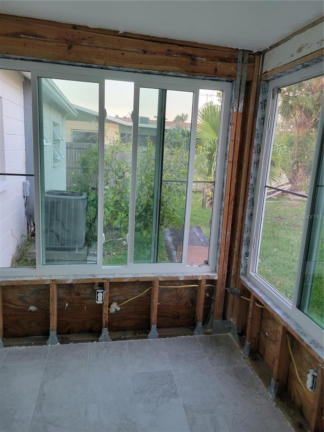 3919 Harrisburg St NE, Saint Petersburg, FL 33703 - interior space featuring a healthy amount of sunlight