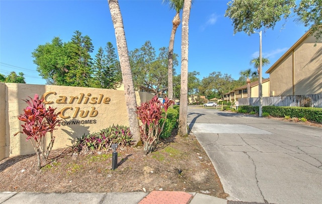 1424 Highland Ridge Cir, Brandon, FL 33510 - community sign featuring driveway