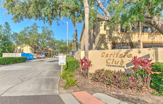 1424 Highland Ridge Cir, Brandon, FL 33510 - community sign with fence