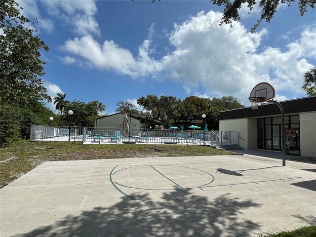 19440 NE 26th Ave Unit 53B, Miami, FL 33180 - view of basketball court with fence, community basketball court, and a community pool