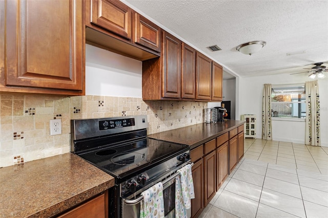 kitchen with visible vents, electric range, dark countertops, and a ceiling fan