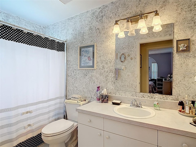 full bath featuring a shower with curtain, wallpapered walls, vanity, and toilet