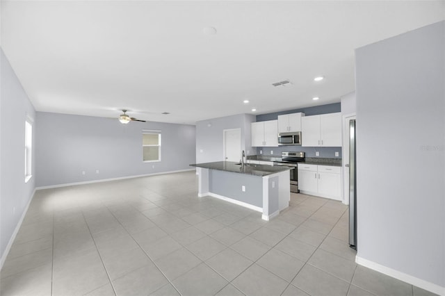 582 Royal Empress Dr, Ruskin, FL 33570 - kitchen featuring appliances with stainless steel finishes, healthy amount of natural light, ceiling fan, open floor plan, and recessed lighting