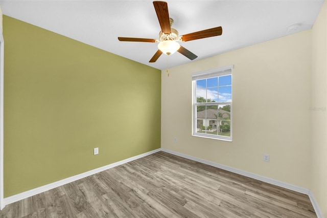 582 Royal Empress Dr, Ruskin, FL 33570 - unfurnished room featuring wood finished floors, ceiling fan, and a smoke detector