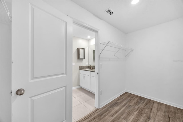 582 Royal Empress Dr, Ruskin, FL 33570 - spacious closet featuring light wood-style flooring and wet bar