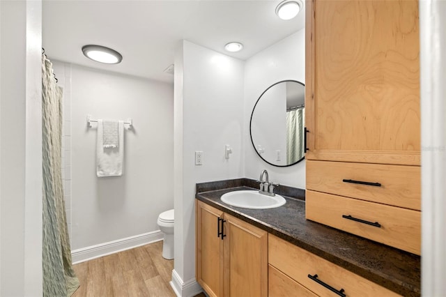 13512 Palmwood Ln Unit 13512, Tampa, FL 33618 - full bathroom featuring toilet, wood finished floors, vanity, and baseboards