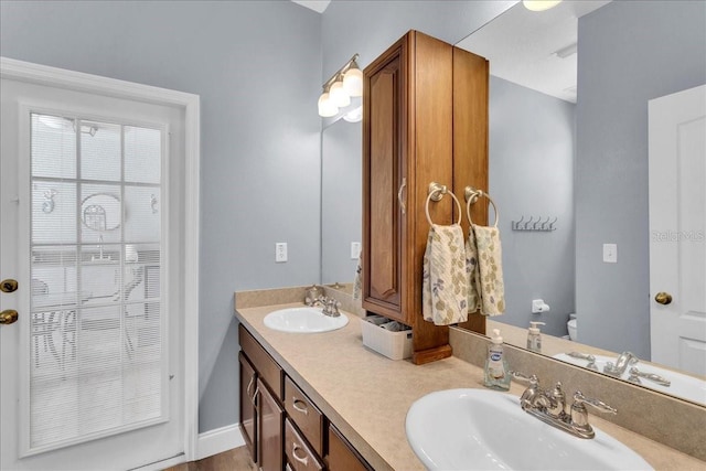 8202 Pinewood Run Ct, Tampa, FL 33647 - full bath featuring toilet and double vanity