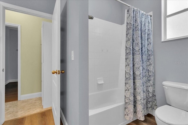8202 Pinewood Run Ct, Tampa, FL 33647 - full bath with toilet, shower / bathtub combination with curtain, and wood finished floors