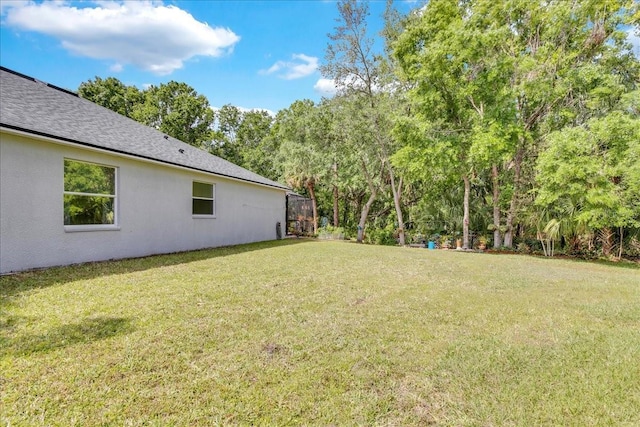8202 Pinewood Run Ct, Tampa, FL 33647 - view of grassy yard featuring view of wooded area