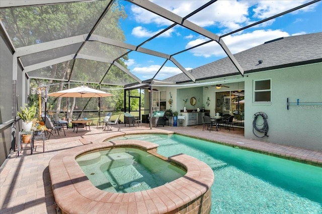8202 Pinewood Run Ct, Tampa, FL 33647 - view of pool featuring a pool with connected hot tub, a patio, ceiling fan, and a lanai