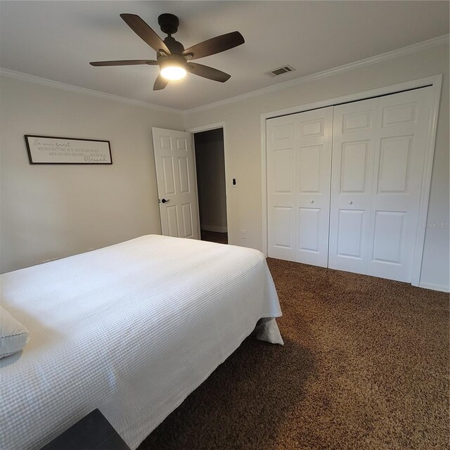 213 Sheffield Cir E, Palm Harbor, FL 34683 - carpeted bedroom with a closet, crown molding, and ceiling fan