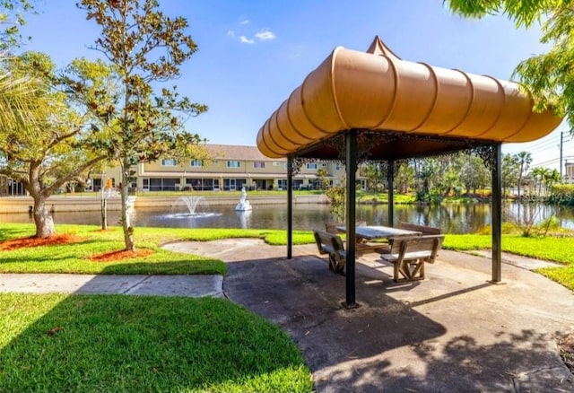 view of property's community featuring a yard and a water view