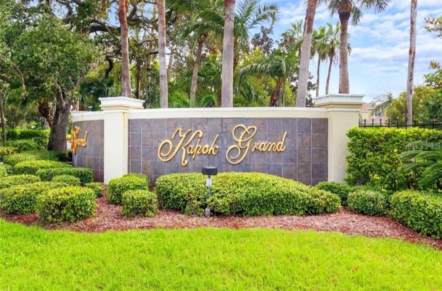 view of community / neighborhood sign
