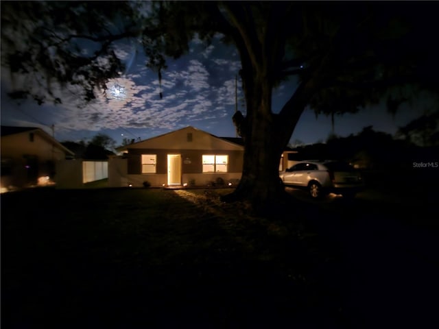 view of front of property