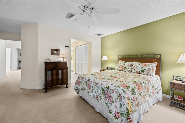 235 Woodridge Cir, Oldsmar, FL 34677 - bedroom featuring a textured ceiling, a closet, carpet flooring, and visible vents