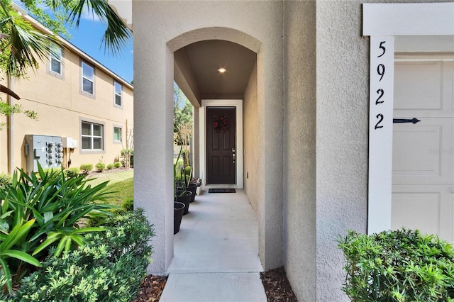 view of exterior entry featuring stucco siding