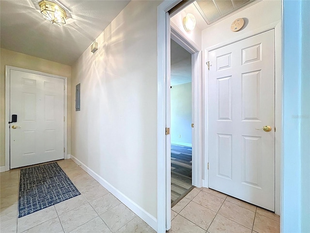 foyer featuring baseboards