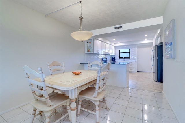 dining area featuring light tile patterned flooring, visible vents, recessed lighting, and baseboards