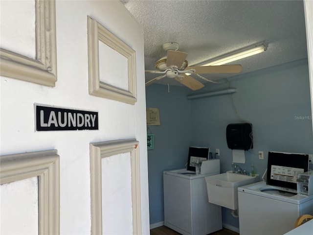 laundry area featuring a textured ceiling, independent washer and dryer, ceiling fan, and a sink