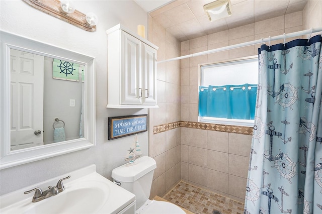 831 72nd Ave N, Saint Petersburg, FL 33702 - bathroom with a tile shower, vanity, visible vents, and toilet