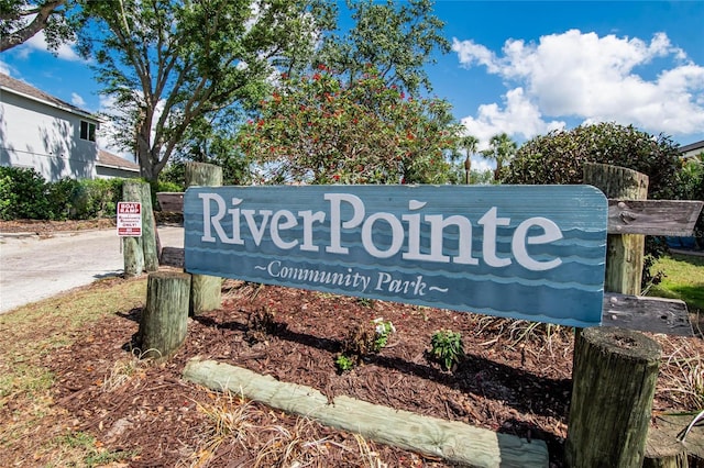 view of community / neighborhood sign