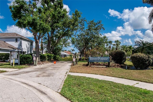 4017 3rd Ave E, Bradenton, FL 34208 - view of asphalt street featuring sidewalks