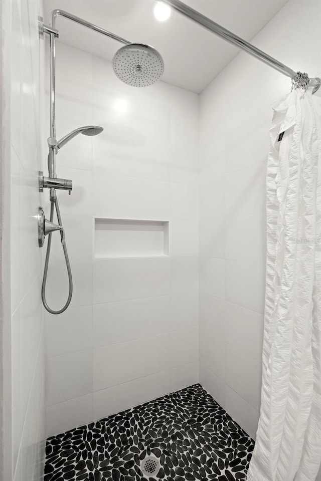 1047 Deer Hollow Way, Sarasota, FL 34232 - full bath featuring tiled shower